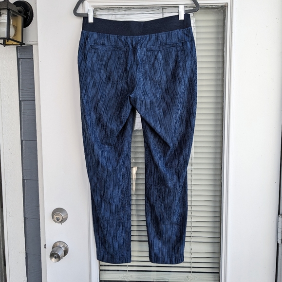 Athleta Stride Midtown Ankle Pant Blue Variegated Striated Pattern Size 6 - Picture 4 of 14